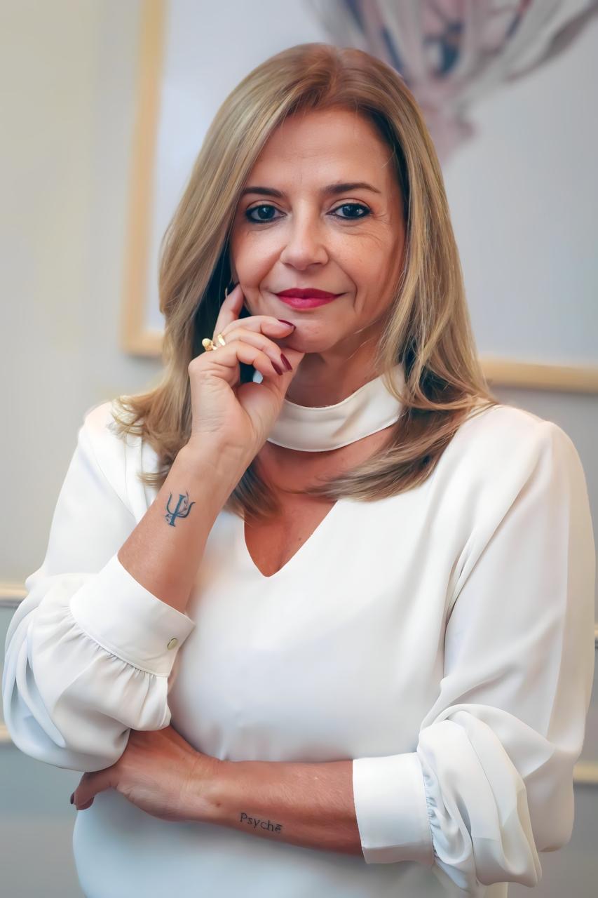 Marli Coelho, psicóloga clínica e psicanalista, em retrato profissional